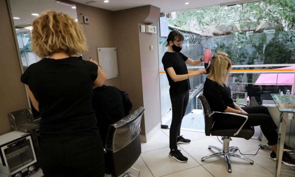 Θεσσαλονίκη: Οι γυναίκες δεν χτενίστηκαν φέτος! - Πτώση 50% τα κομμωτήρια